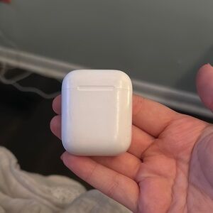 Apple Airpods Wireless Bluetooth In-Ear Headset w/ Charging Case!